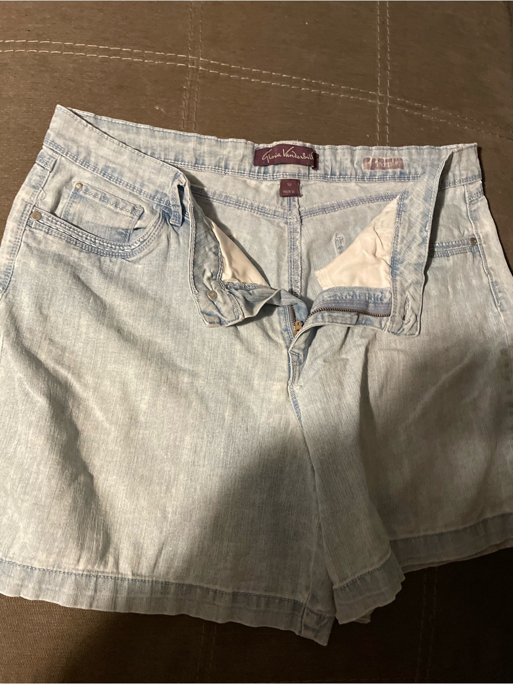 Gloria Vanderbilt Light Wash Denim Jean Shorts